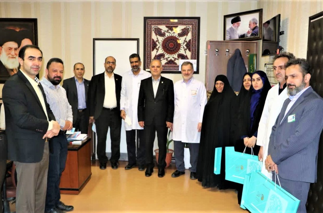 معاون فنی بیمه ایران با رئیس و پرستاران بیمارستان بقیه الله دیدار کرد